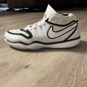 Basketball shoes Nike hustle 2
